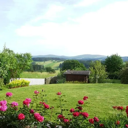 Breit Kirchdorf im Wald